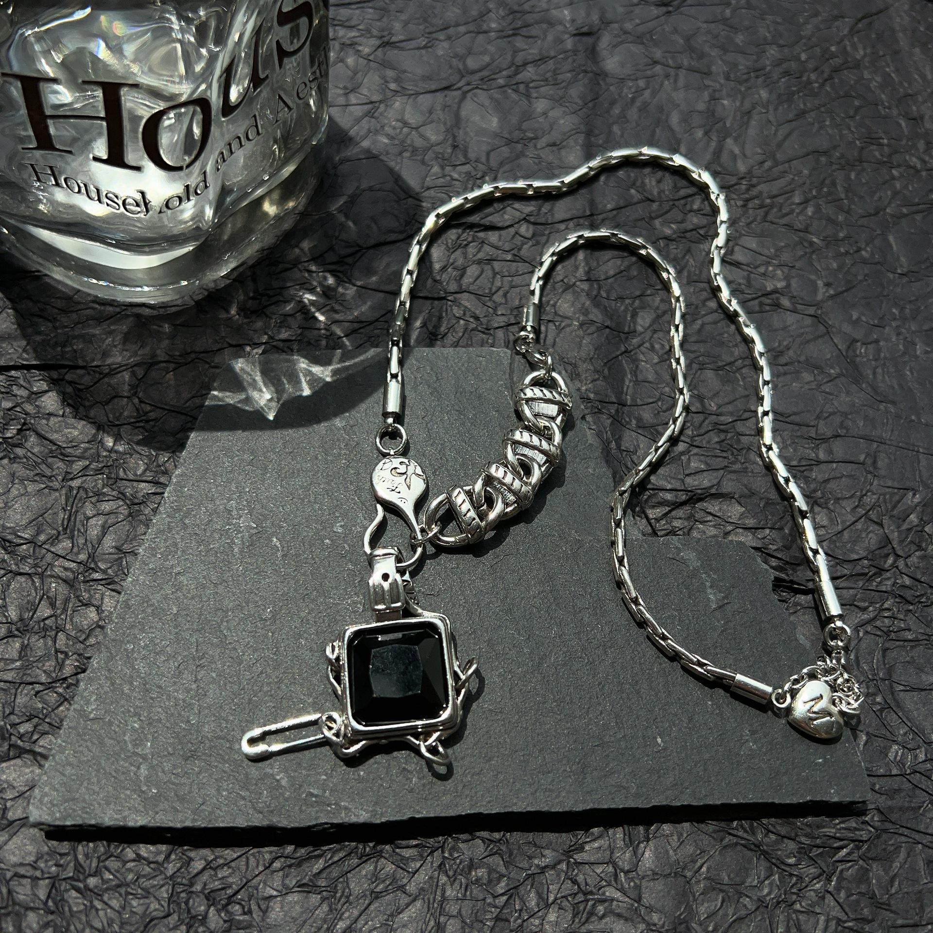 Cyberpunk Grunge Choker Necklace-Y2K Alt Necklace-Asymmetrical Chain Necklace-Square CubicZirconia Pendant